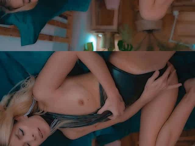 amateur blonde solo webcam