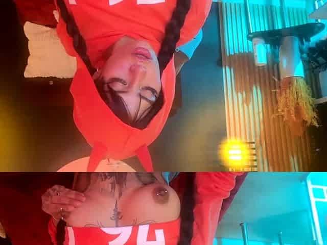 Amateur Webcam Teen Flashes Masturbates