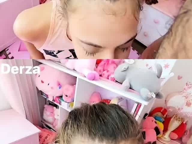 Webcam records amateur teens blowjob