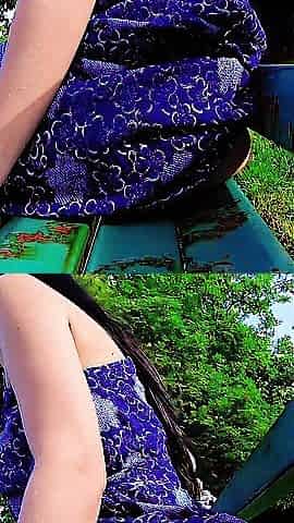 Pissing at the bench during the time that awaiting the vihicles