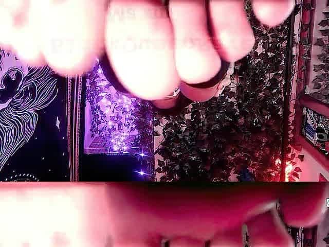 Implore to jerk off to My filthy Black soles