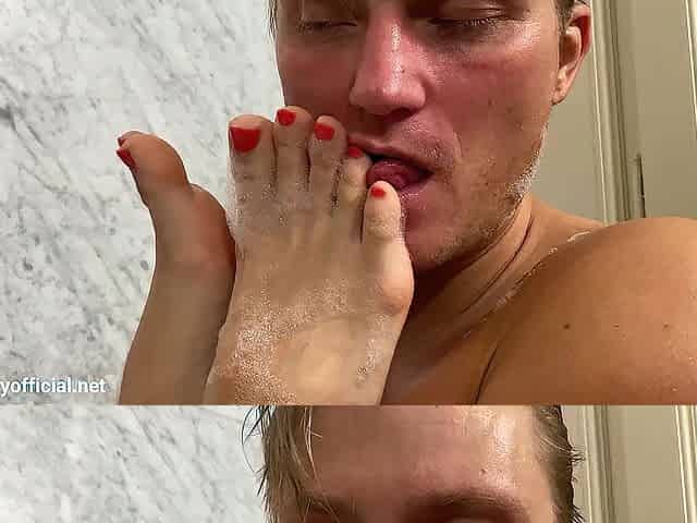 Footfetish bathtub screwing