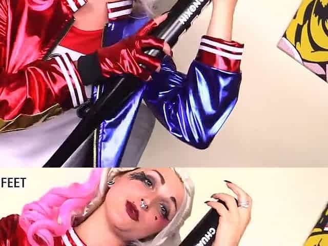Harley Quinn teases u with her feet in ebony stockings
