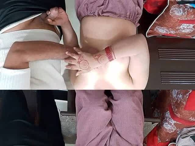 Desi Indian Bhabhi Deliberately Took off Her Clothes in Front of the Bra Seller