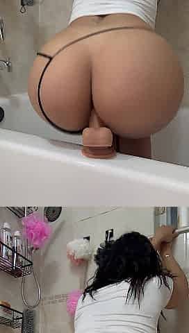 mother I'd like to fuck bangs her creamy cunt in the shower
