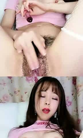Amateur wild chick solo masturbation