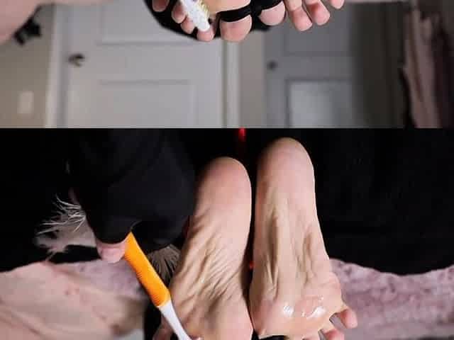 Amateur Foot Fetish Girlfriend Sucks and gives a Footjob