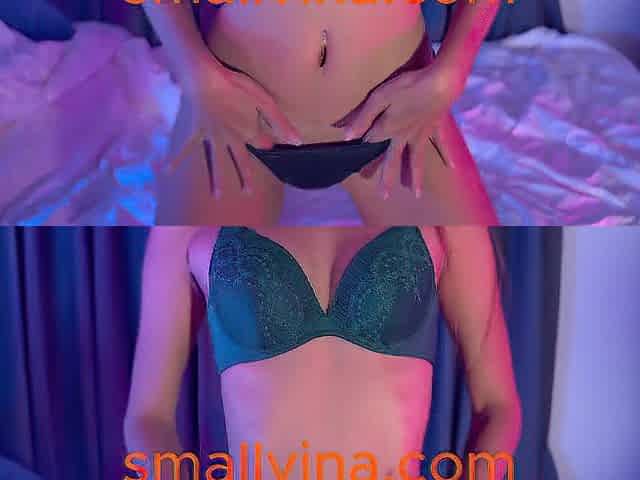 Thai Tiny Chick Shows Her Curves For U - Twerking Alone