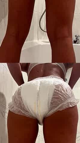 BurstingMeg - Wet my diaper in the shower