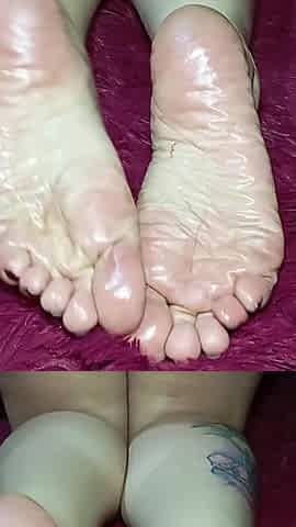 A Big Ass and Wrinkled Soles on the Feet of a Goddess