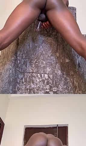 Muscled guy showing his hole