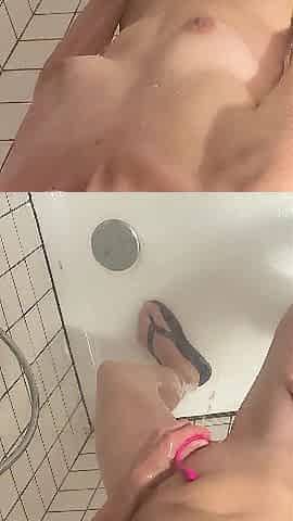 Rubbing my cunt in the hostel shower