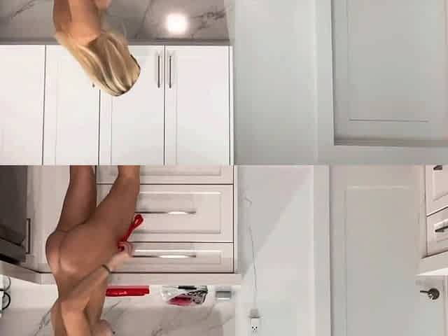 amateur blonde solo webcam