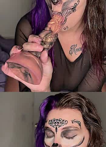 Hawt mother I'd like to fuck sucks and sucks her vibrator!