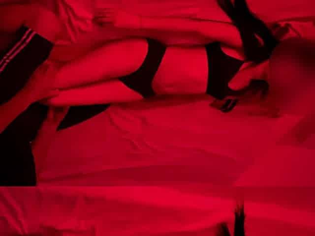Shared Bed with a Virgin Girl in the Hotel, Fucked Her Pussy First, Fucked Her Hard All Night