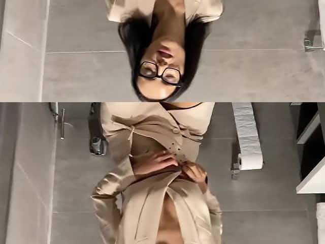 The Boss Fucked A Lustful Secretary In The Toilet