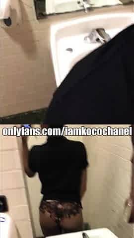 Big Booty Black Girl Mirror Selfie