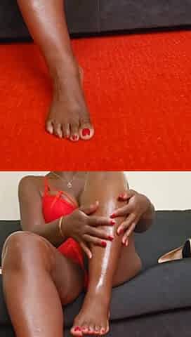 Sexy Black domme, showing u her feet ????and heels???? U want u could lick 'em don't u?