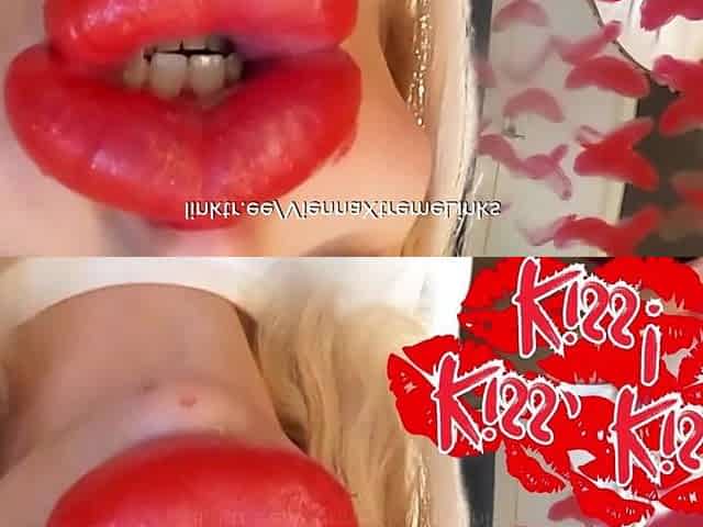 KISS, KISS, KISS! Mirror Giving a kiss with world huge Lips
