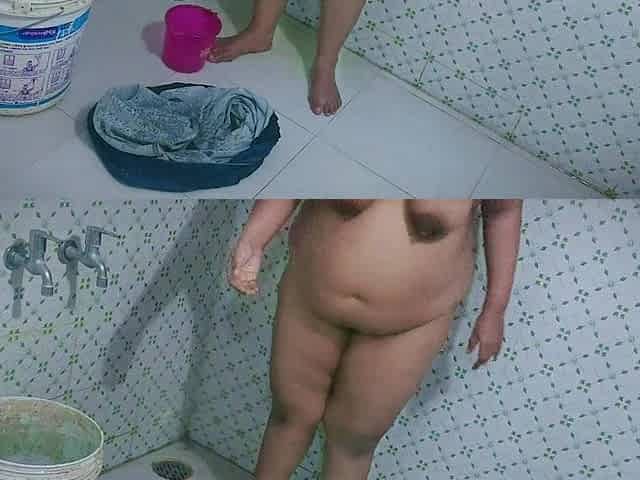 Moti Mallu Hot Bhabhi in Public Toilet After Fucking with Devore - Indian Desi Bhabhi & Debar Sex in Public Toilet