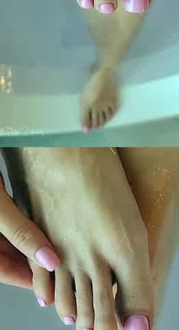 Close up amateur beauty uses her toy to masturbates