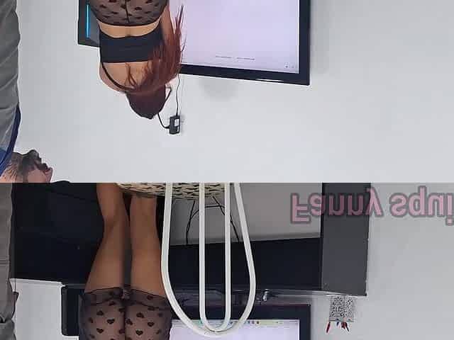 Married Alone At Home And Without Panties Receives Net Technician!