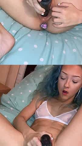 Amateur brunette double toying on webcam