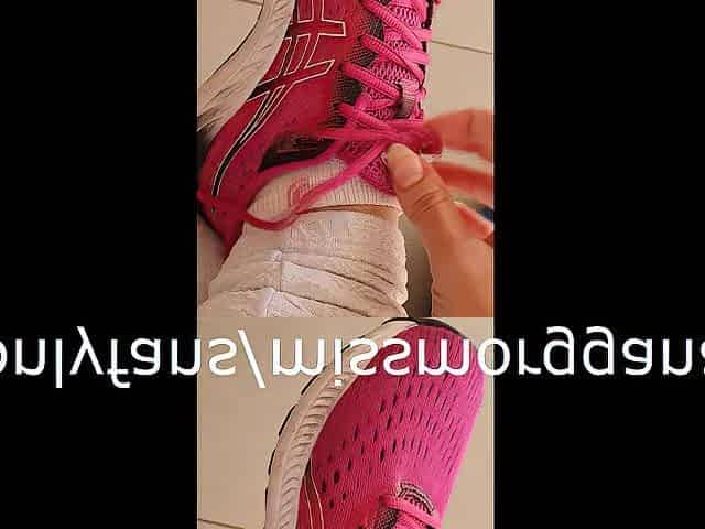 POST-GYM FEET SMELLING + WORSHIP