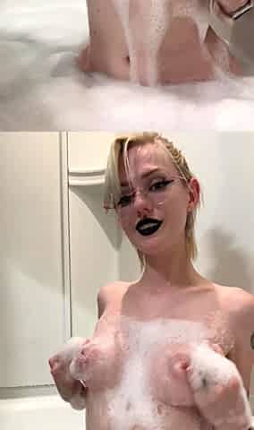 Big boobs milf masturbates with her dildo