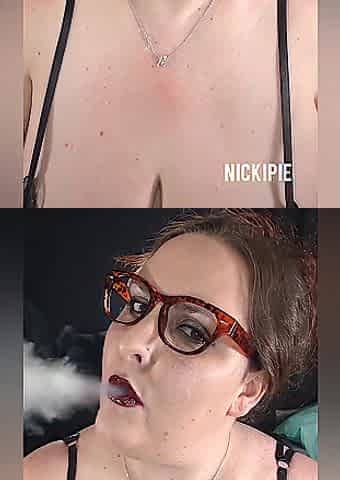 Nicki Pie Smokin' big beautiful woman