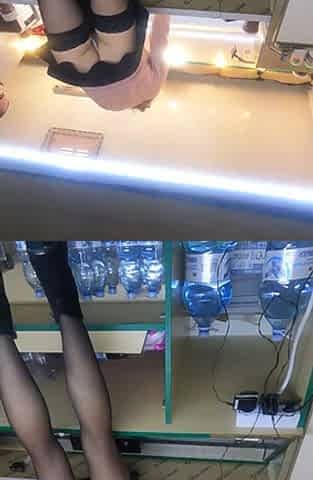 Super hawt wench with lengthy legs and large vagina lips loves to present her nanked booty at work