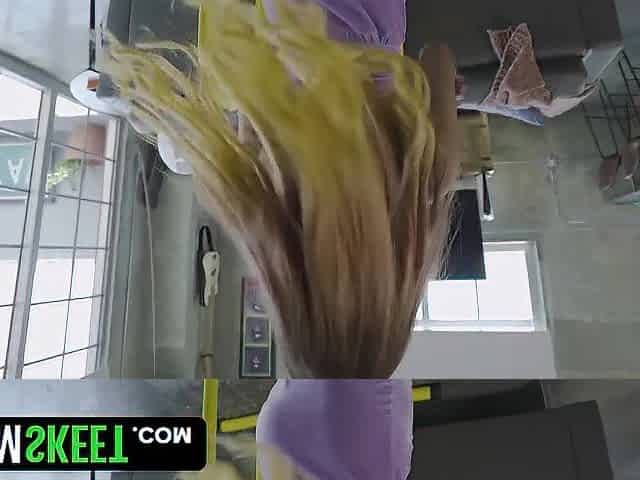 Carnal Black Gal Twerks Her Ideal Booty to Drive Her Boyfriend Wild with Craving