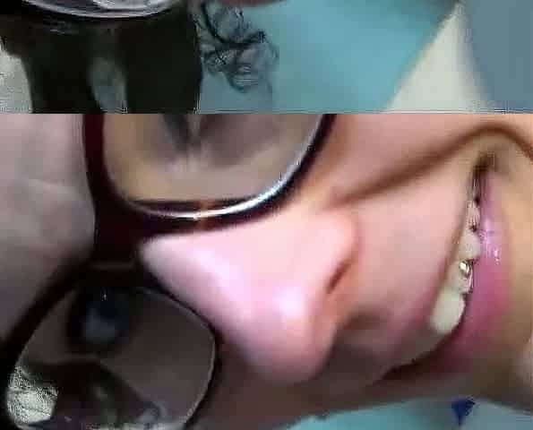 Stor-tit dansk MILF giver blowjob i det offentlige stormagas