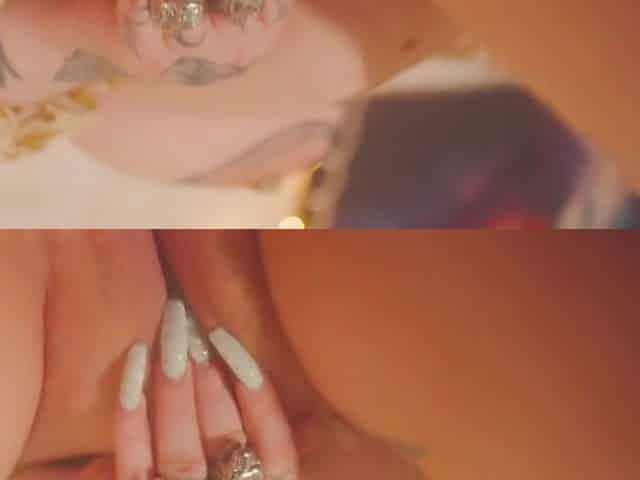 Concupiscent cutie toys her booty