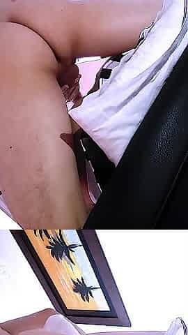 Amiga caliente provoca a su amigo con un striptease y acaban follando duro