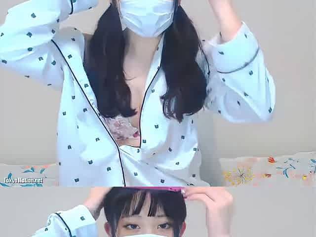 Erotic live chat with cute beautiful girl