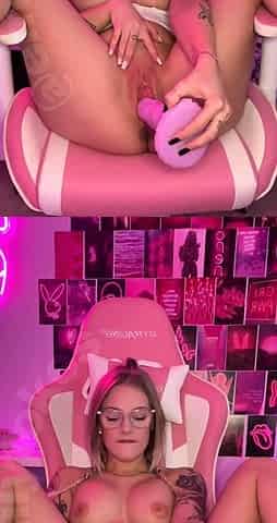 Blonde solo toying