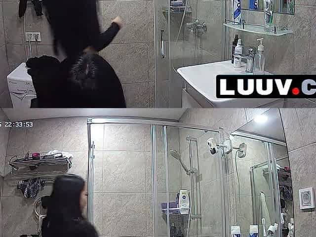 LUUV. 2 angels shower for boyfriends' livestream