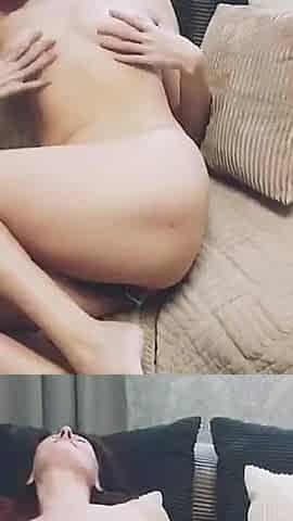 Pretty Woman Masturbates During Her Period