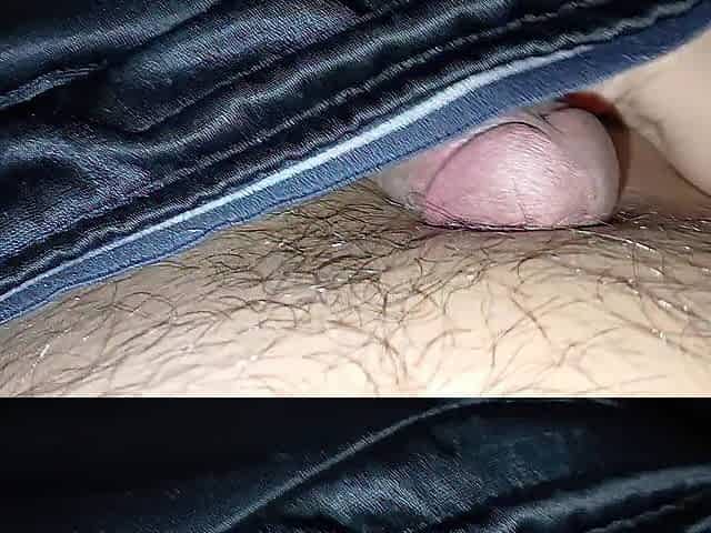 Masturbo de imprevisto a mi esposo hasta tener su sperm en mis manos