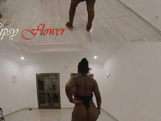 Solo curvy black nymphomaniac