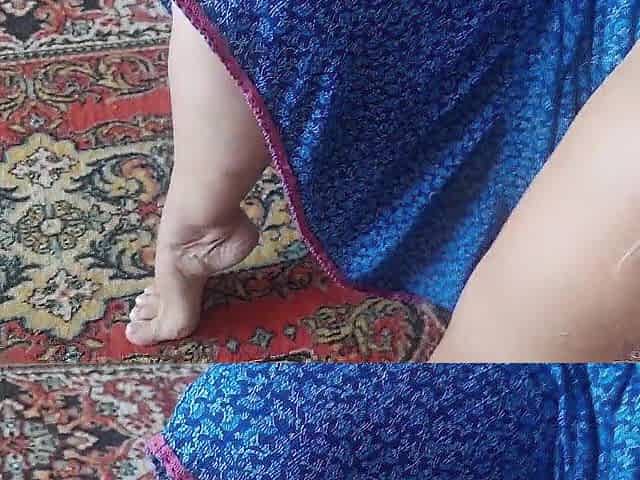 Selena's Close up Feet Posing and Oral Gulp