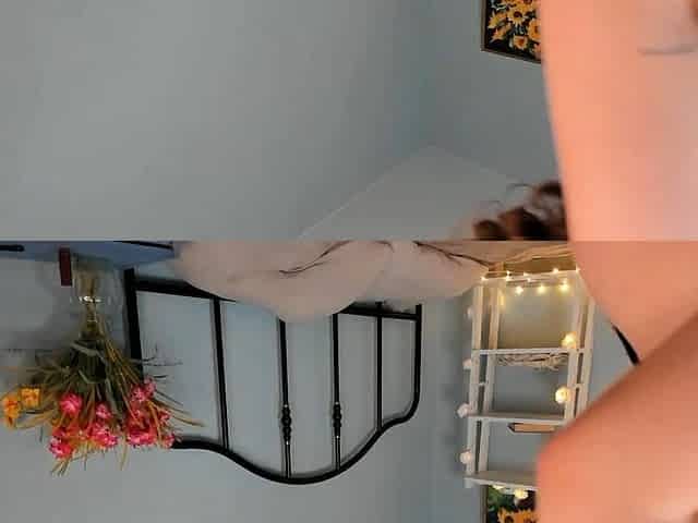 Big boob brunette masturbates on webcam