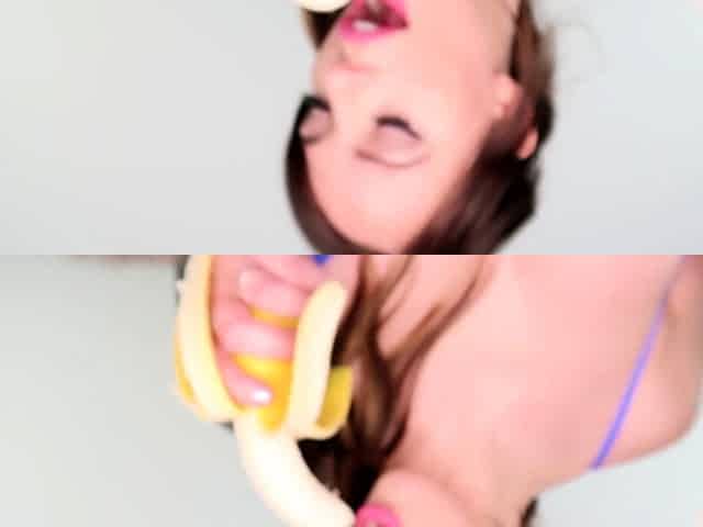 Brunette Solo Webcam Masturbation