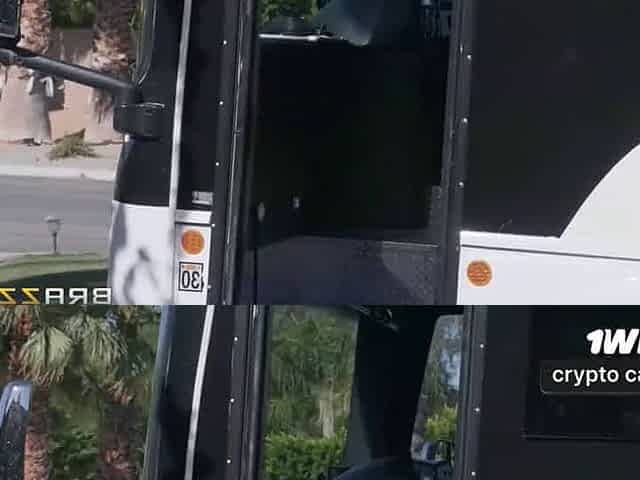 Lena Paul organiza uma orgia de wrestling selvagem na terceira temporada da Brazzers House.