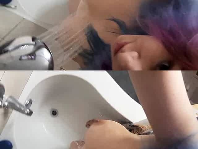 Awesome Big Boobs Blonde Masturbates In The Shower