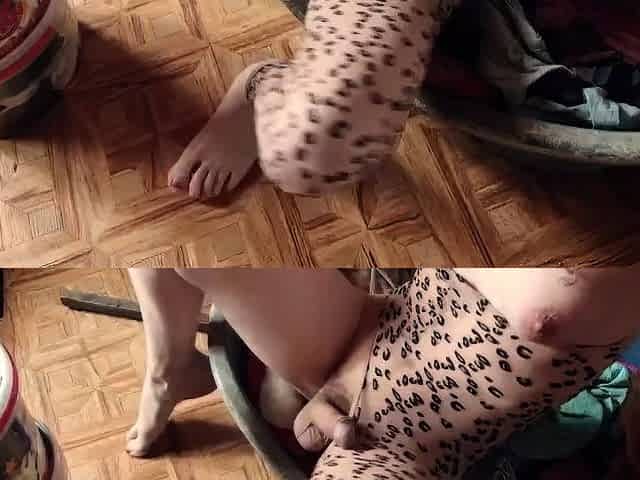 Amateur teen ass toying