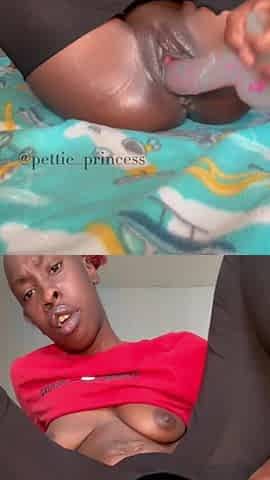 Tiny Black Screws Herself Untill That babe Cream
