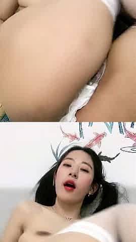 Horny amateur asian teen girl toying her pussy on cam