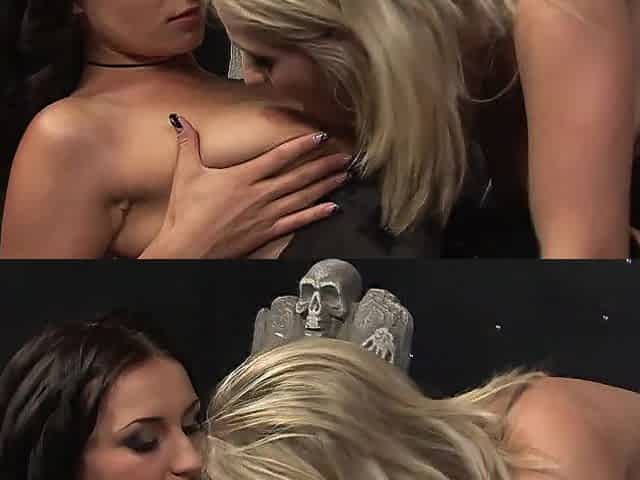 Darina Shoves Her Jet Ebony Sextoy Unfathomable Into Roxy Taggart's Juicy Snatch